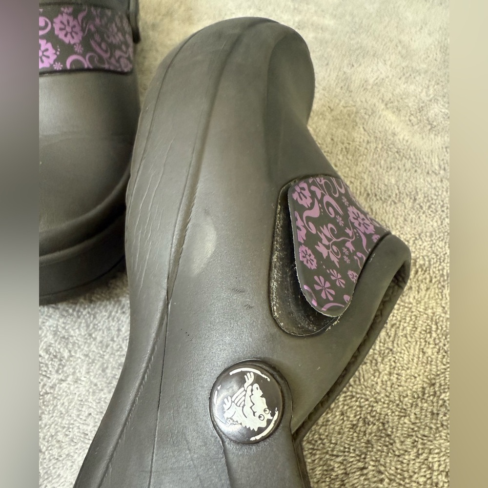 Crocs Mercy Floral Work Clogs Womens‎ Size 10 purple floral band - Picture 9 of 11